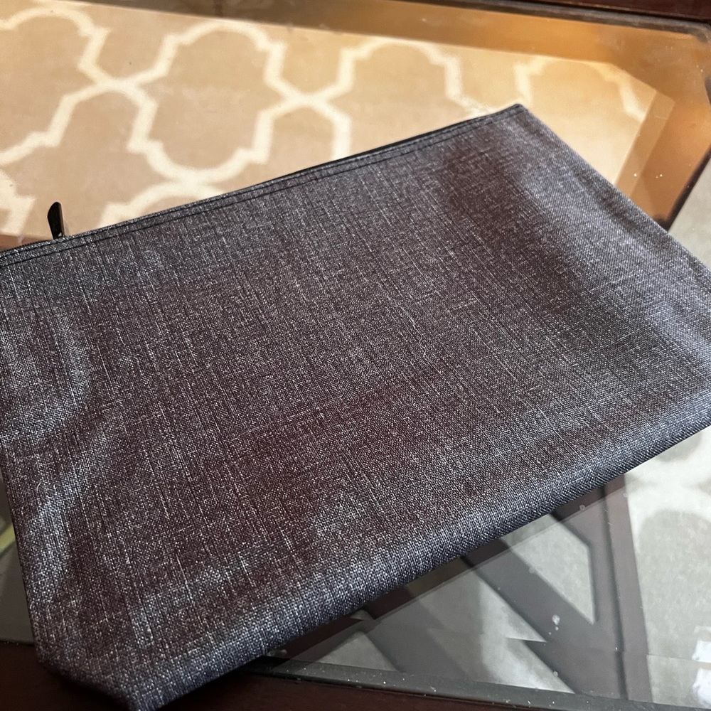 Thirty-One zipper pouch